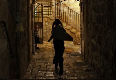 ילד חילוני יידה אבן על ילד חרדי - שיפוצה ב-70 אלף שקל