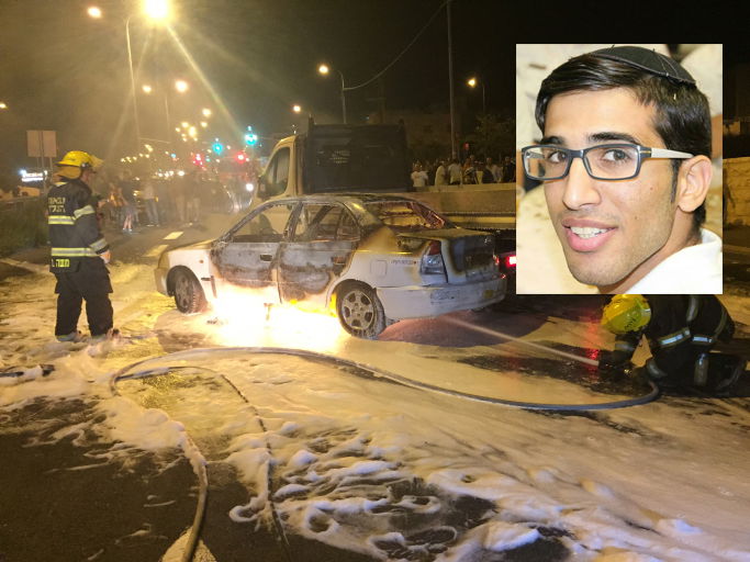 עדני על רקע הרכב השרוף