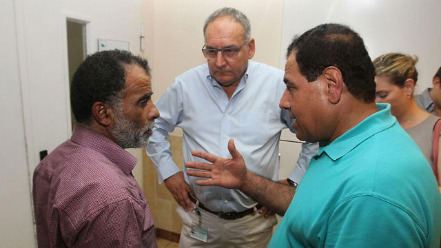 הסבא (משמאל)