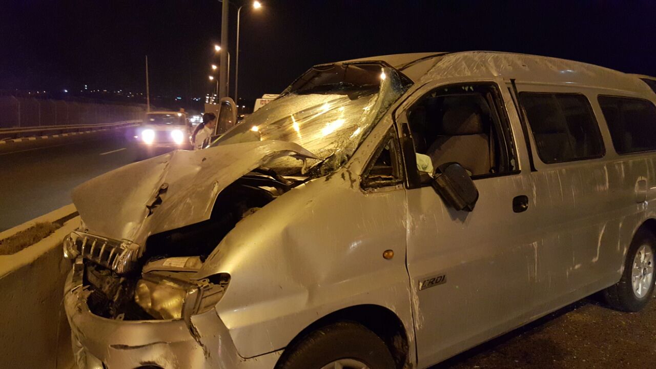 הלילה: טנדר של בחורי ישיבה התנגש בזוג חרדי - 9 נפצעו קל