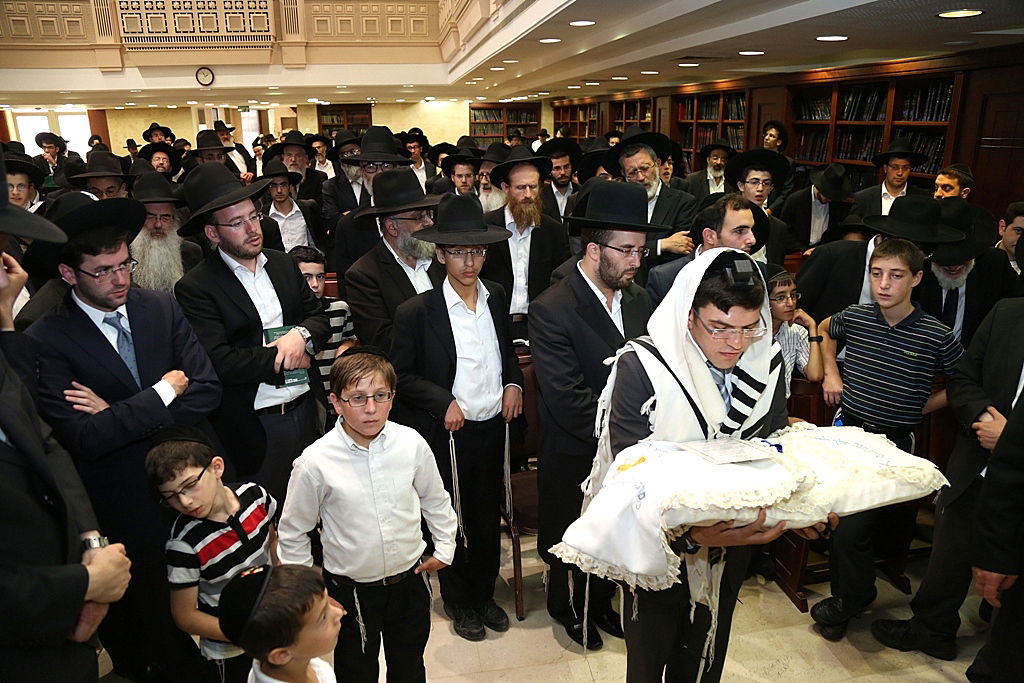 בבית הכנסת בו אירע הטבח: ברית לנכד הנרצח • צפו בתיעוד