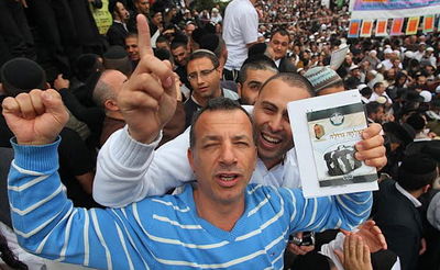 מתפללים באומן, ארכיון