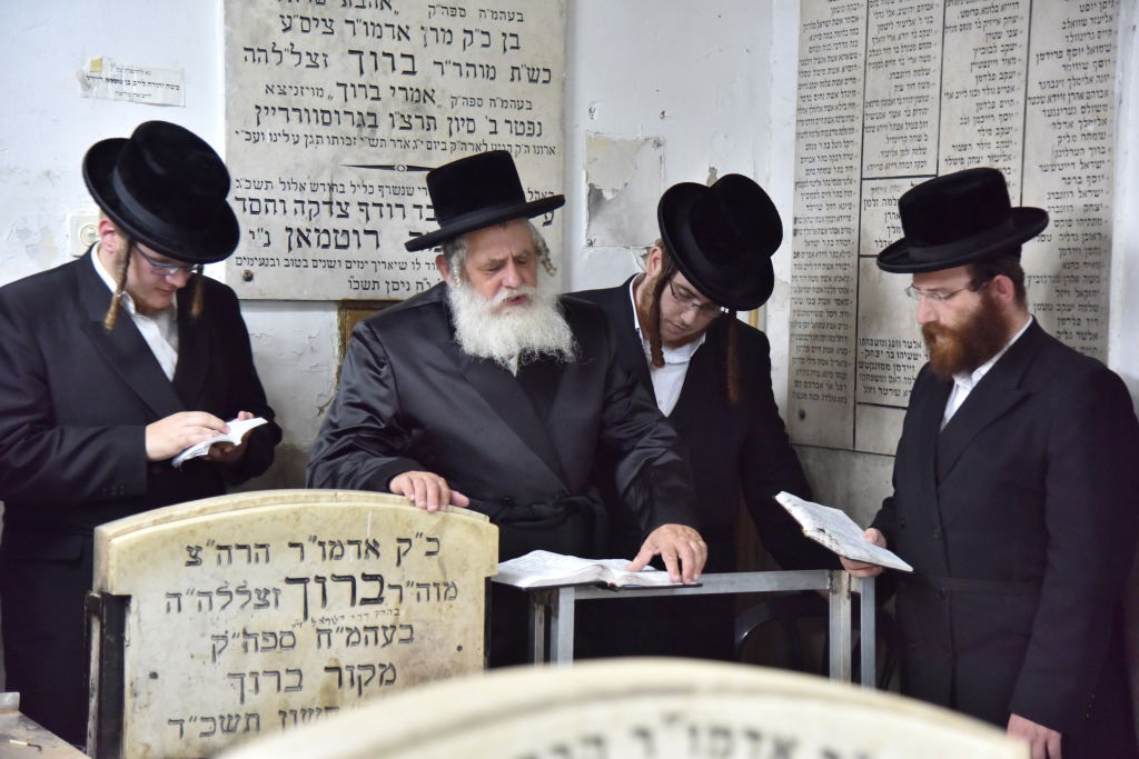 האדמו"ר מקוסוב ויז'ניץ בציון חמיו הרבי מסערט ויז'ניץ זצ"ל