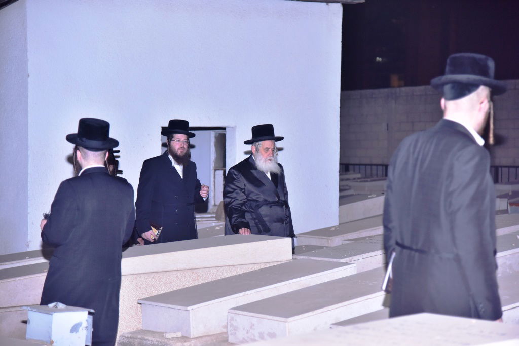 האדמו"ר מקוסוב ויז'ניץ בציון חמיו הרבי מסערט ויז'ניץ זצ"ל