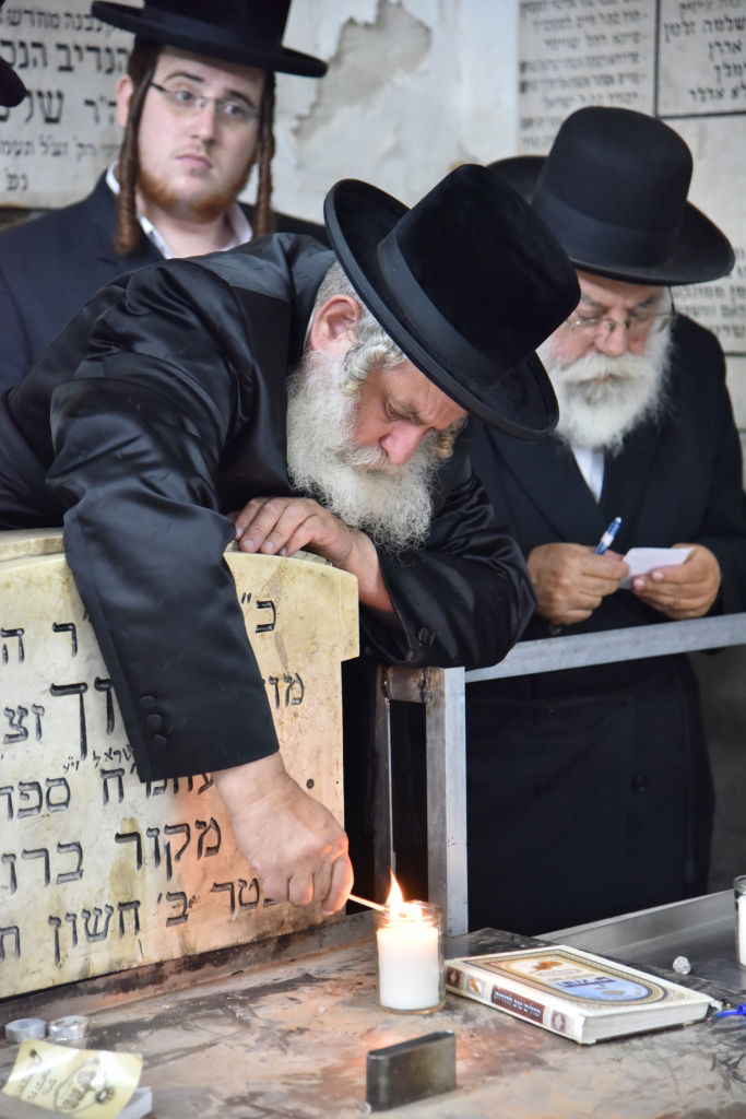 האדמו"ר מקוסוב ויז'ניץ בציון חמיו הרבי מסערט ויז'ניץ זצ"ל