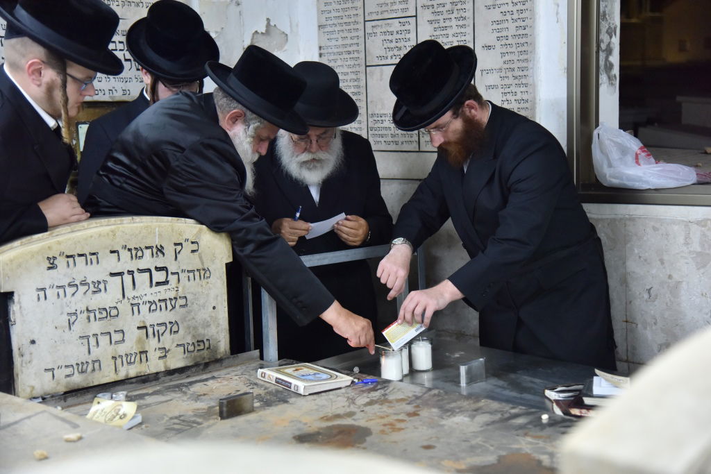 האדמו"ר מקוסוב ויז'ניץ בציון חמיו הרבי מסערט ויז'ניץ זצ"ל