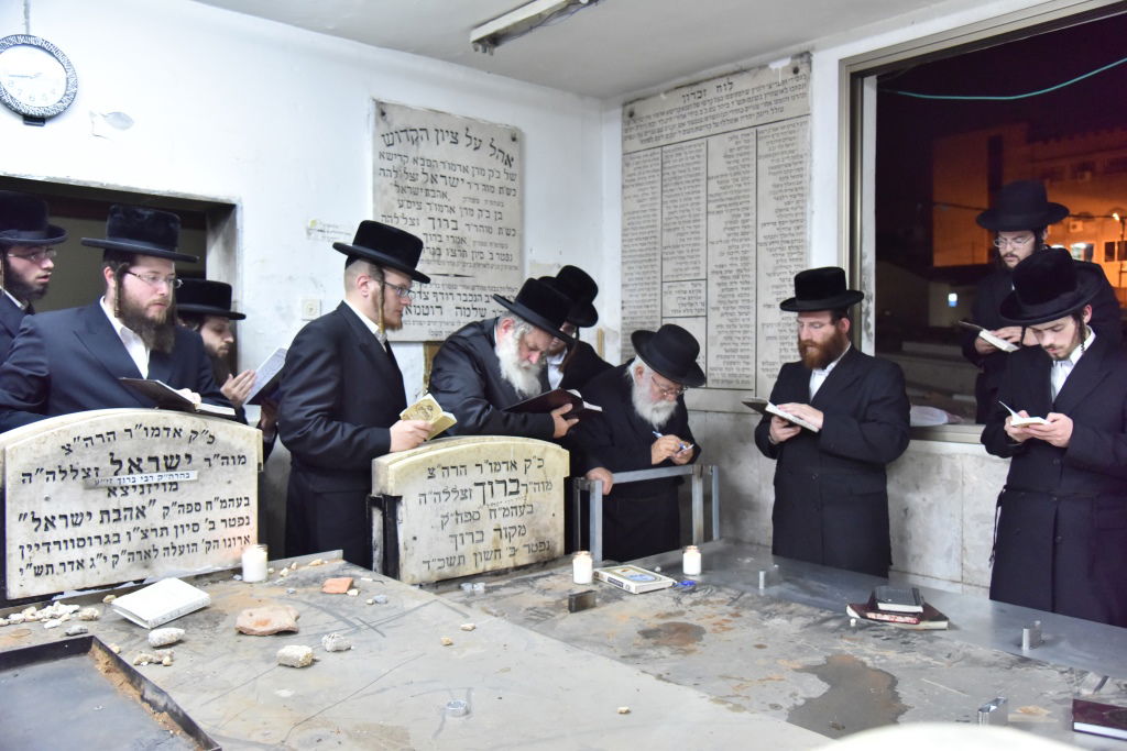 האדמו"ר מקוסוב ויז'ניץ בציון חמיו הרבי מסערט ויז'ניץ זצ"ל