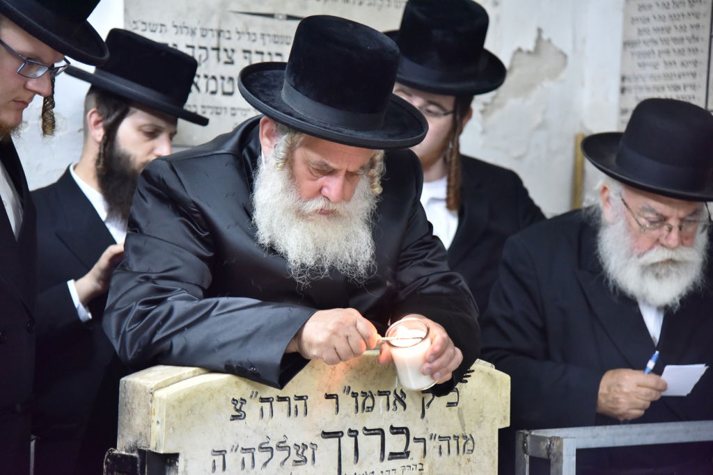 האדמו"ר מקוסוב ויז'ניץ בציון חמיו הרבי מסערט ויז'ניץ זצ"ל