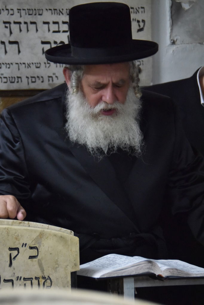 האדמו"ר מקוסוב ויז'ניץ בציון חמיו הרבי מסערט ויז'ניץ זצ"ל