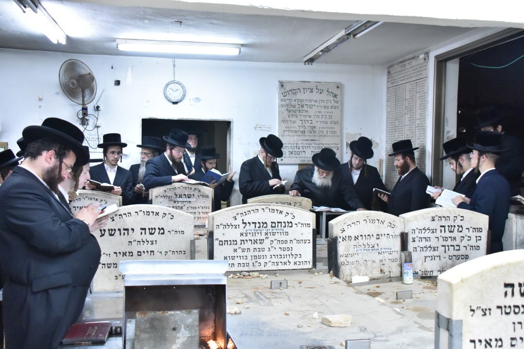 האדמו"ר מקוסוב ויז'ניץ בציון חמיו הרבי מסערט ויז'ניץ זצ"ל