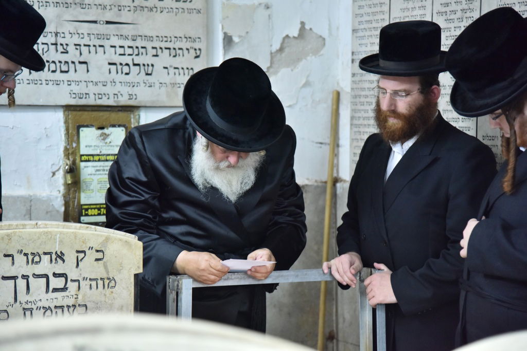 האדמו"ר מקוסוב ויז'ניץ בציון חמיו הרבי מסערט ויז'ניץ זצ"ל