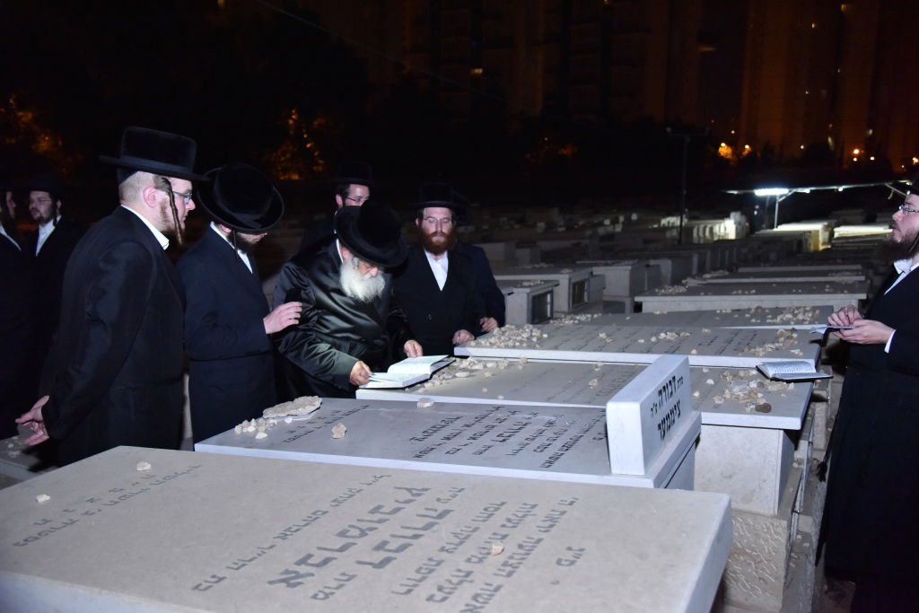 האדמו"ר מקוסוב ויז'ניץ בציון חמיו הרבי מסערט ויז'ניץ זצ"ל