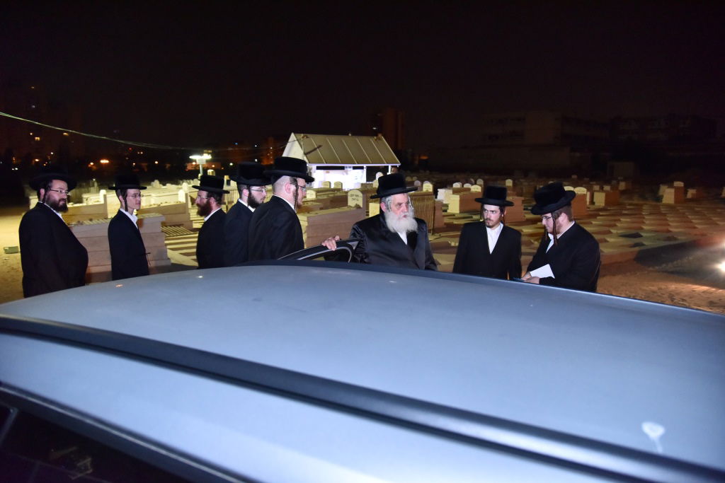 האדמו"ר מקוסוב ויז'ניץ בציון חמיו הרבי מסערט ויז'ניץ זצ"ל