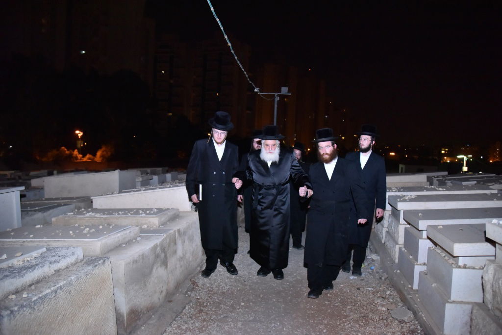 האדמו"ר מקוסוב ויז'ניץ בציון חמיו הרבי מסערט ויז'ניץ זצ"ל