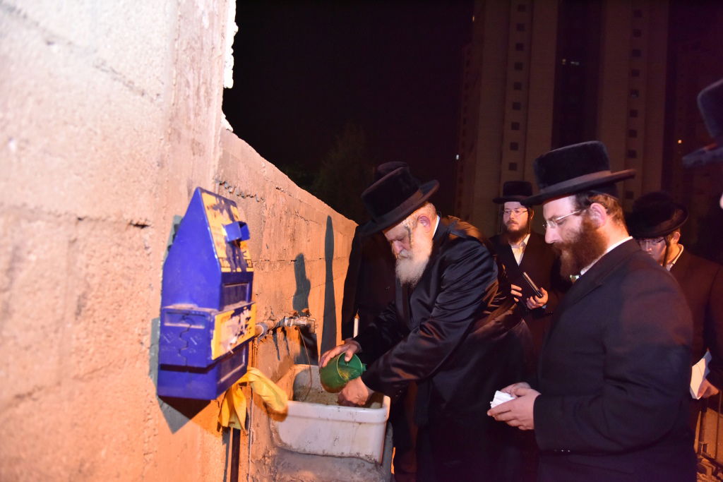 האדמו"ר מקוסוב ויז'ניץ בציון חמיו הרבי מסערט ויז'ניץ זצ"ל