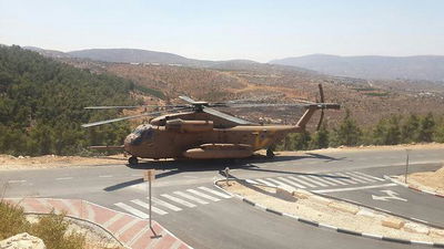 הפעוטה מפונת במסוק