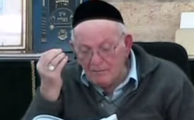 "החלבן" מעד בדרך לשיעור ושבר חוליה בגבו