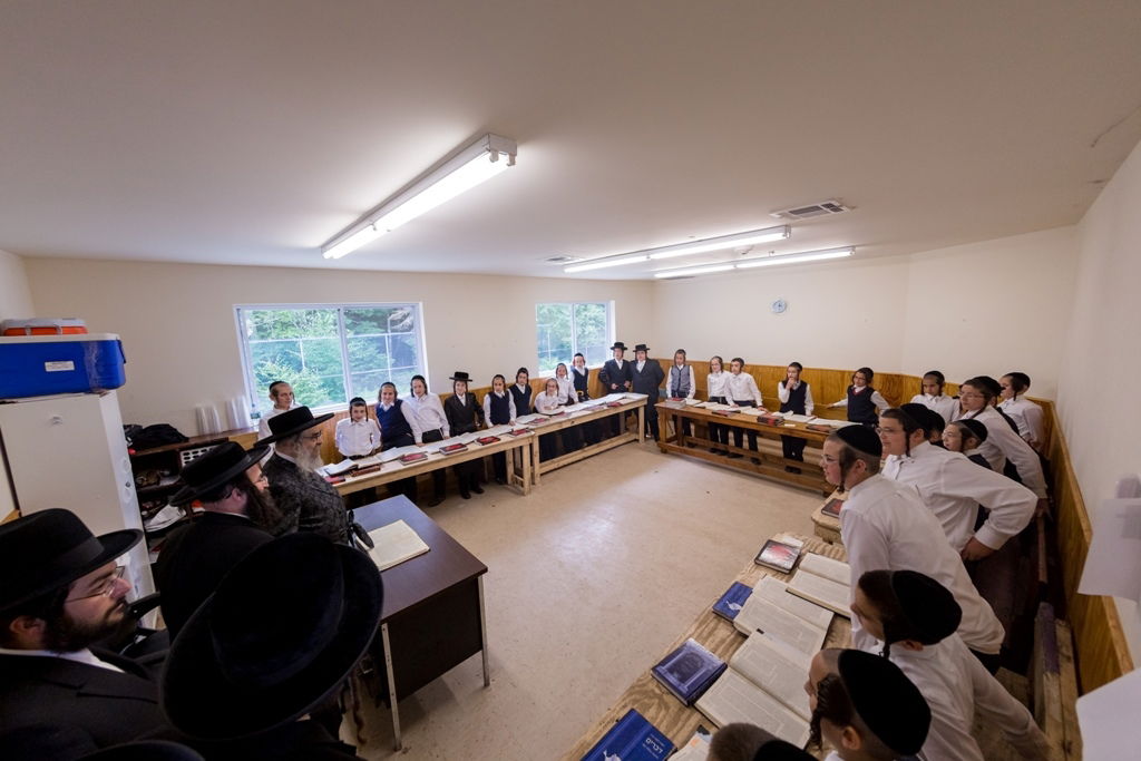 הרבי מסאטמר ערך ביקור במחנה הקיץ לילדי החסידות