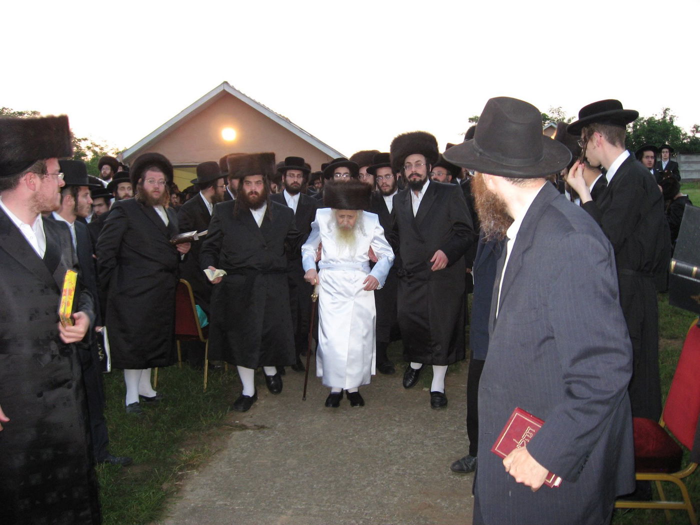 תיעוד: תמונות מחייו של זקן האדמו"רים זצ"ל