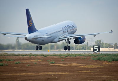 רגע לפני הנחיתה בנתב"ג: רחפן כמעט התנגש במטוס