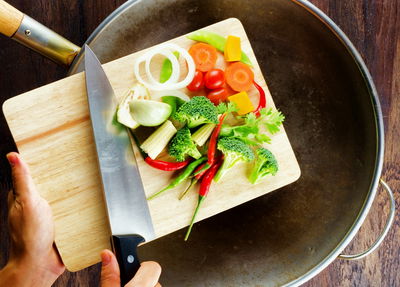 זו דרך גרועה לרוקן את קרש החיתוך