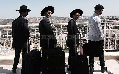 בשמחה תצאון • מכתב מאמא לארבעת בניה העולים לישיבות