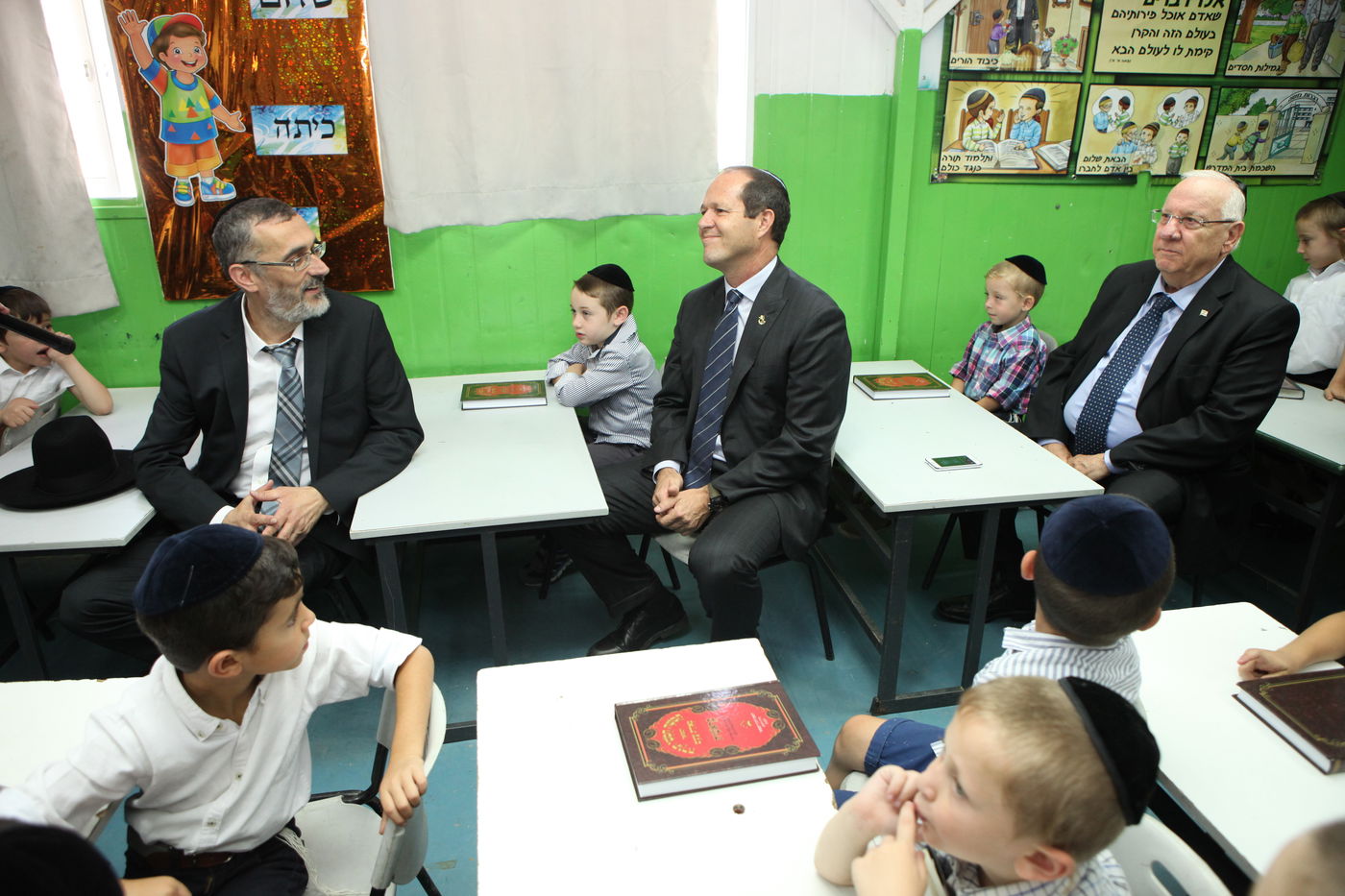 ריבלין בת"ת החרדי: "כולם חמודים כי עוד לא קלקלו אותם"