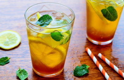 אייס תה עם לימונדה ומנטה להתרענן איתו