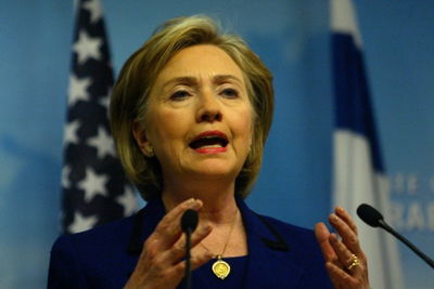 מחלקת המדינה האמריקנית תבדוק את המיילים של הילרי קלינטון