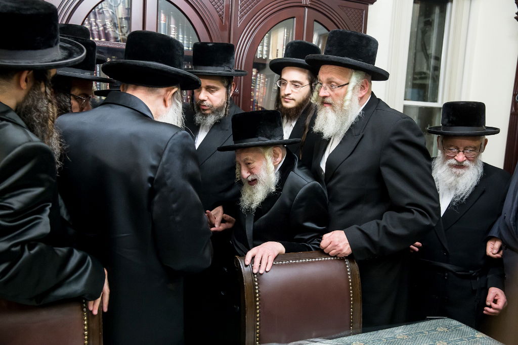 האדמו"ר ממחנובקא ביקר אצל האדמו"רים מסקולען ומסקווירא. צפו