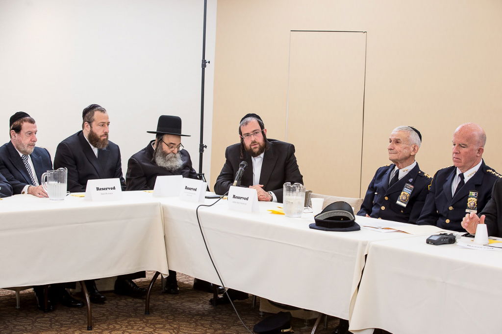 העסקנים בארה"ב נועדו עם ראשי המשטרה בניו יורק • תיעוד