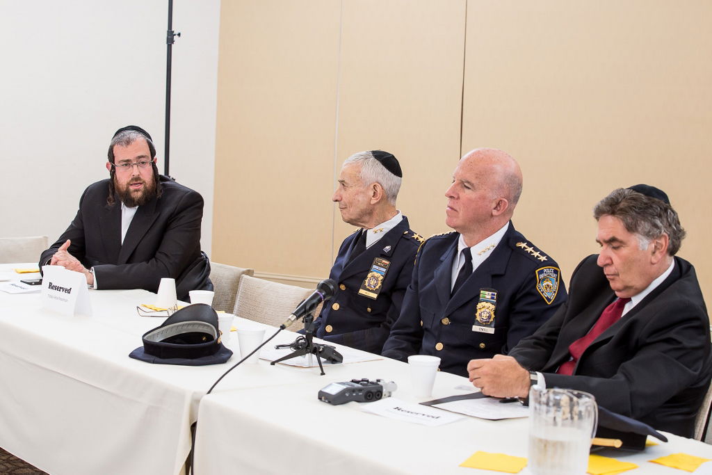 העסקנים בארה"ב נועדו עם ראשי המשטרה בניו יורק • תיעוד