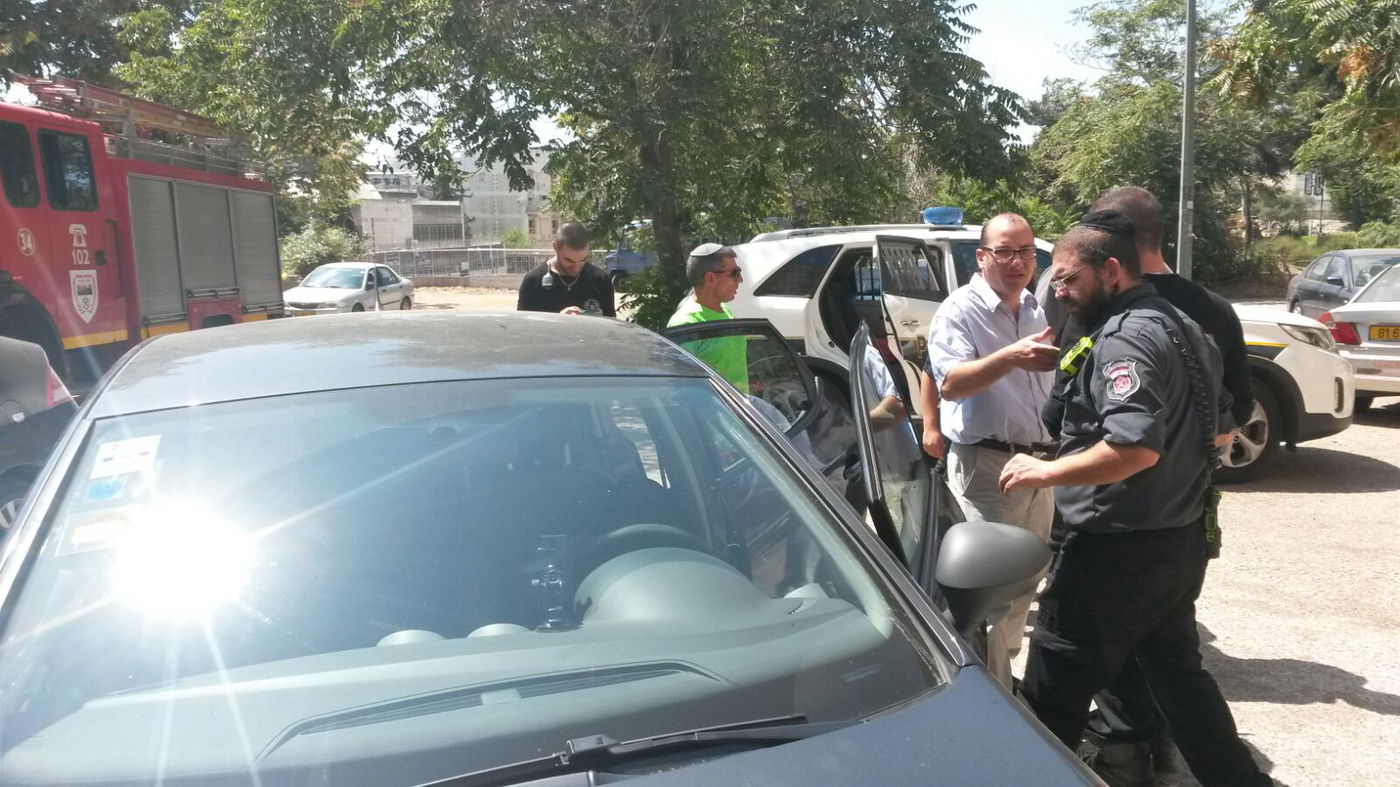 בן שנה וחצי ננעל ברכב וחולץ במצב טוב