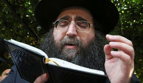 האדמו"ר רבי יאשיהו פינטו הבטיח - ובני הזוג נפקדו אחרי 14 שנה