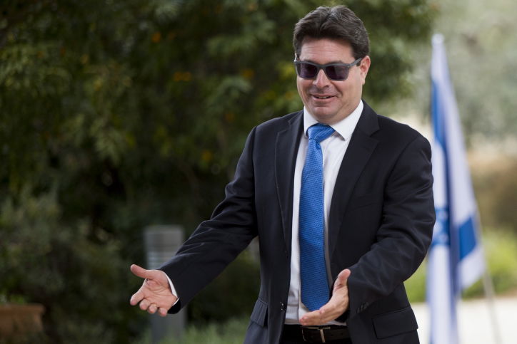 השר אופי ר אקוניס