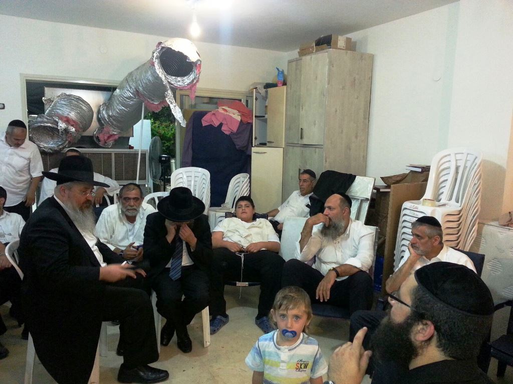 תיעוד: ניחום אבלים בביתו אחותו של אלי ישי