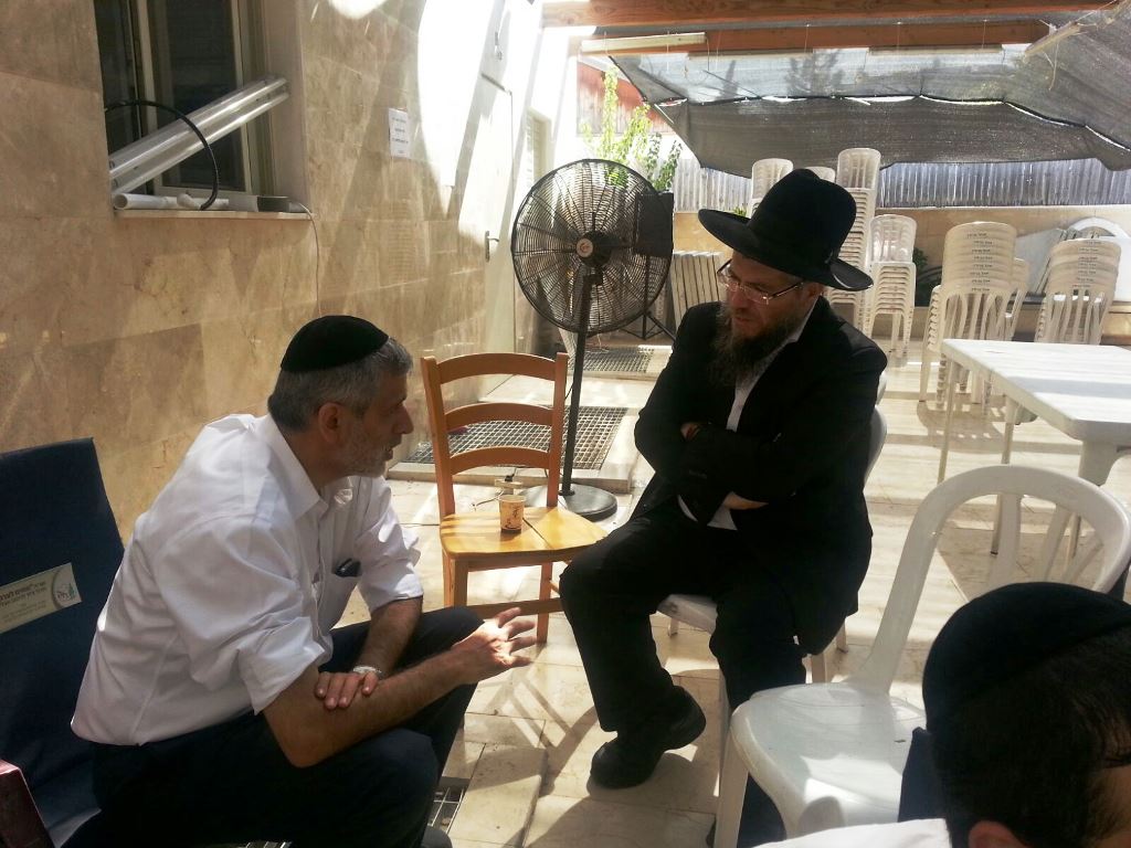 תיעוד: ניחום אבלים בביתו אחותו של אלי ישי