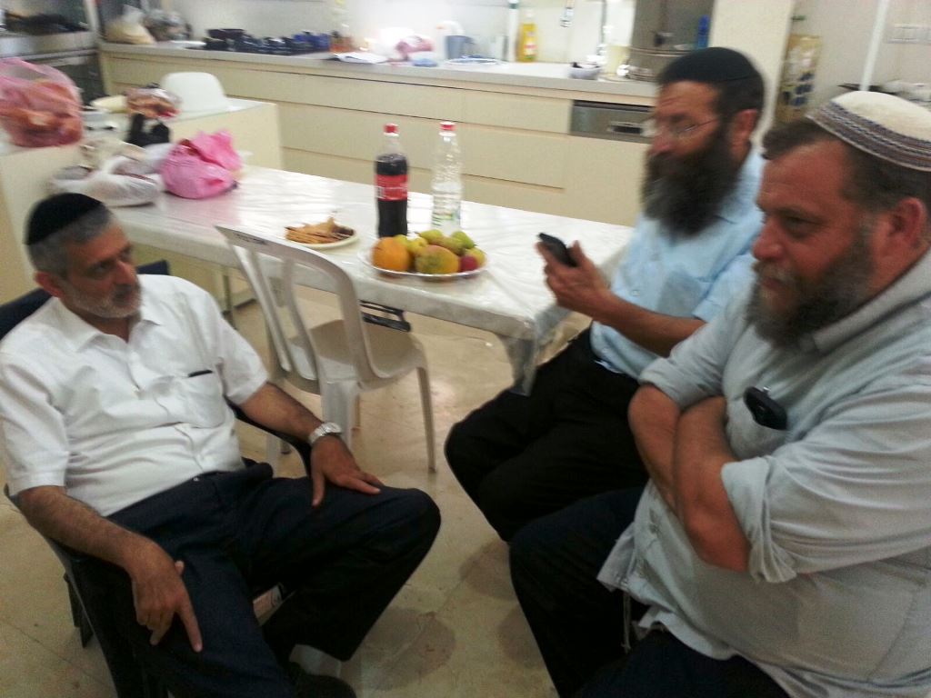 תיעוד: ניחום אבלים בביתו אחותו של אלי ישי