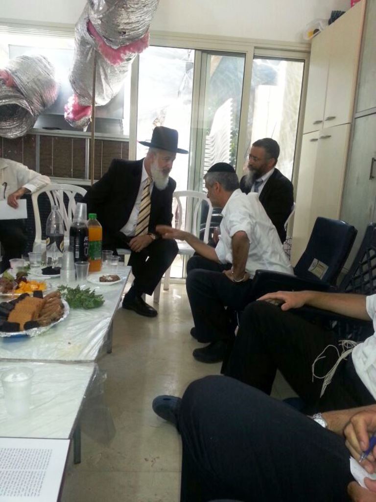 תיעוד: ניחום אבלים בביתו אחותו של אלי ישי