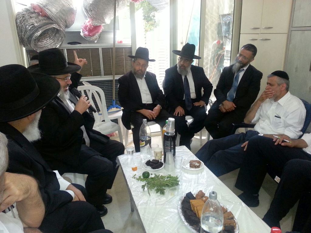 תיעוד: ניחום אבלים בביתו אחותו של אלי ישי