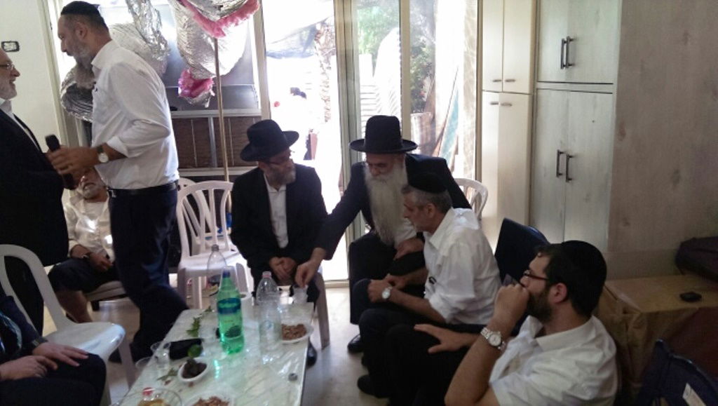 תיעוד: ניחום אבלים בביתו אחותו של אלי ישי