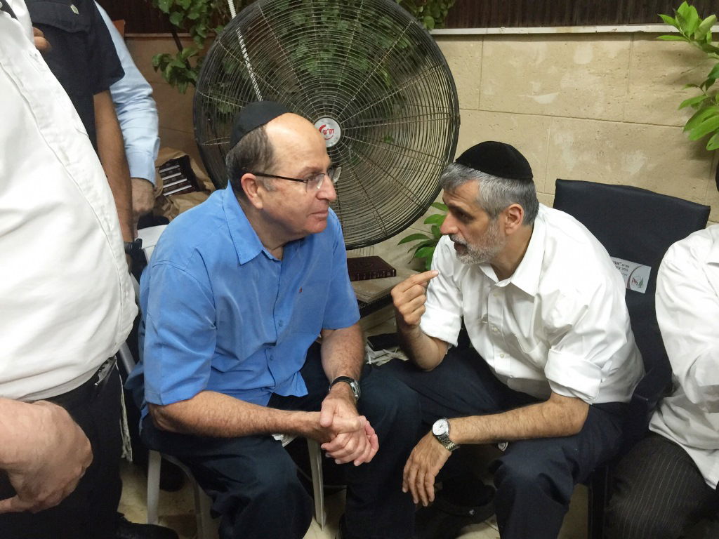 תיעוד: ניחום אבלים בביתו אחותו של אלי ישי