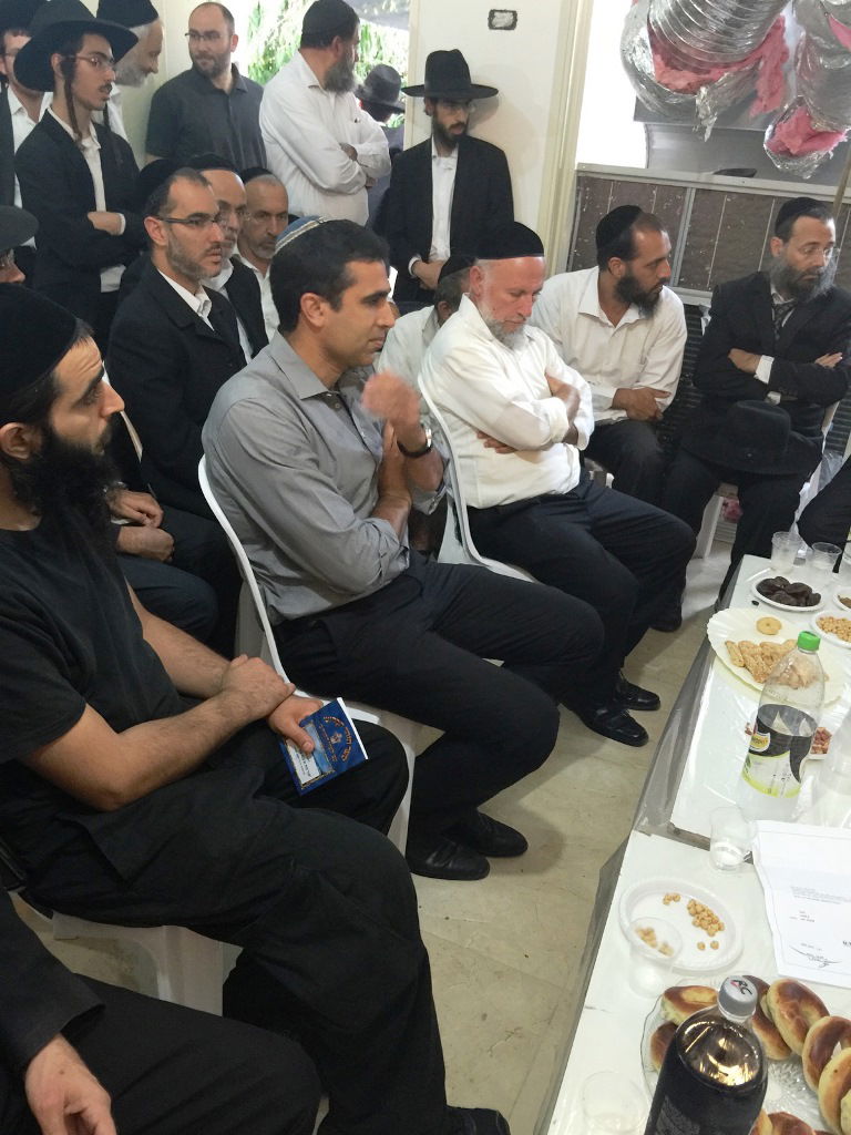 תיעוד: ניחום אבלים בביתו אחותו של אלי ישי