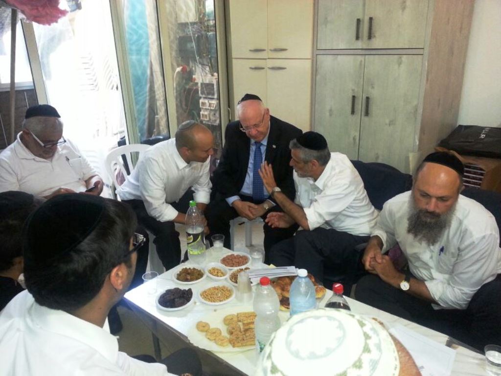 תיעוד: ניחום אבלים בביתו אחותו של אלי ישי