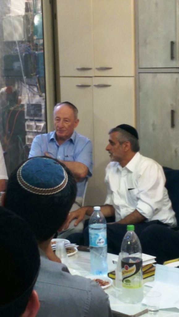 תיעוד: ניחום אבלים בביתו אחותו של אלי ישי