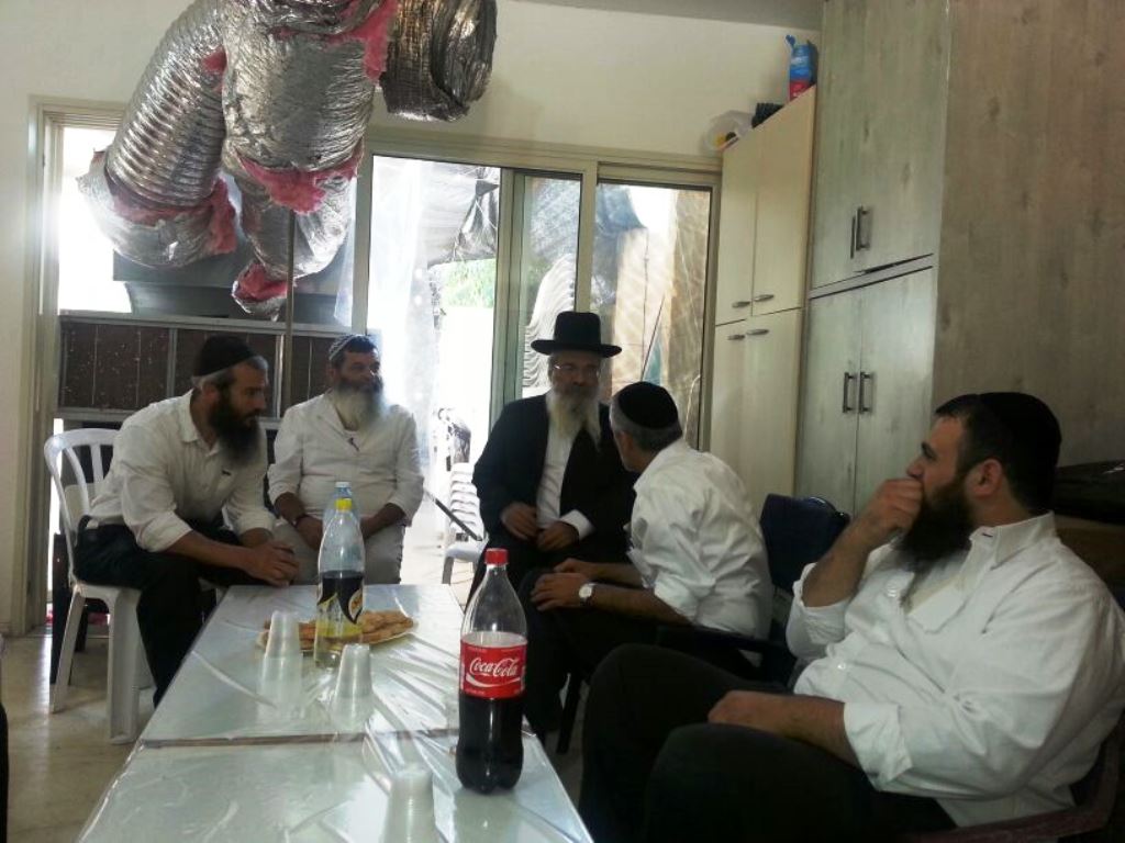 תיעוד: ניחום אבלים בביתו אחותו של אלי ישי