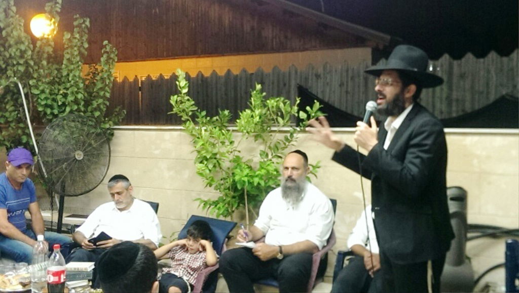 תיעוד: ניחום אבלים בביתו אחותו של אלי ישי