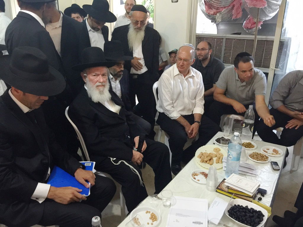 תיעוד: ניחום אבלים בביתו אחותו של אלי ישי