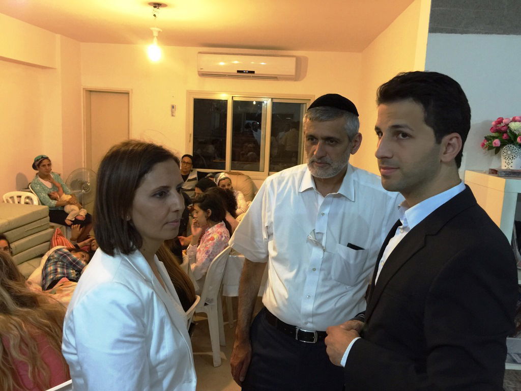 תיעוד: ניחום אבלים בביתו אחותו של אלי ישי