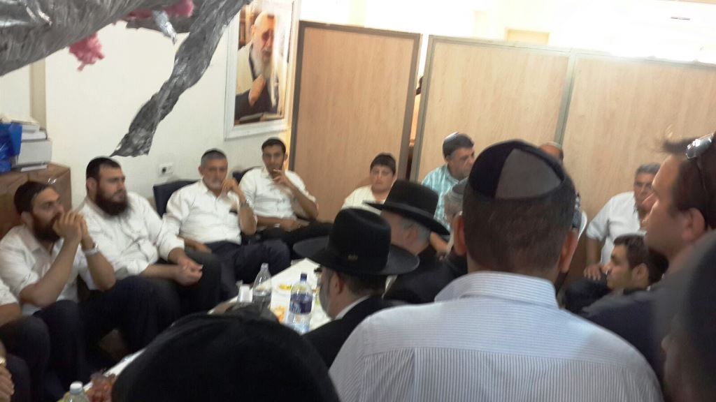 תיעוד: ניחום אבלים בביתו אחותו של אלי ישי